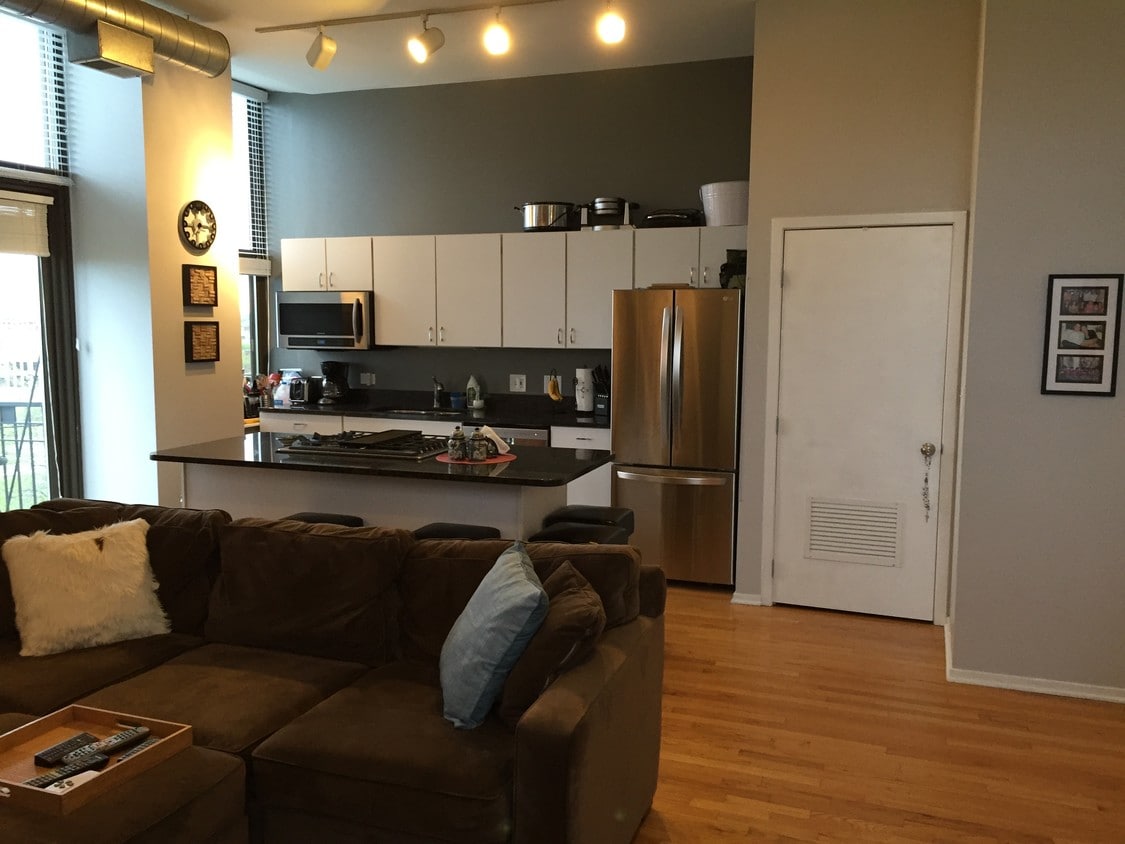 Living area - 811 S Lytle St