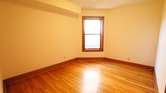 Foto del edificio - 3047 W Logan Blvd