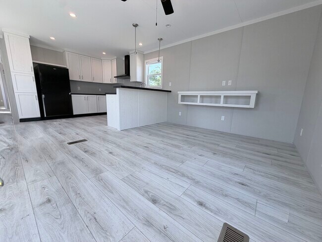Building Photo - 709 N Collins Fwy