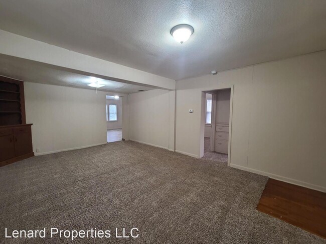 Building Photo - 3 br, 1 bath House - 3242 W State St