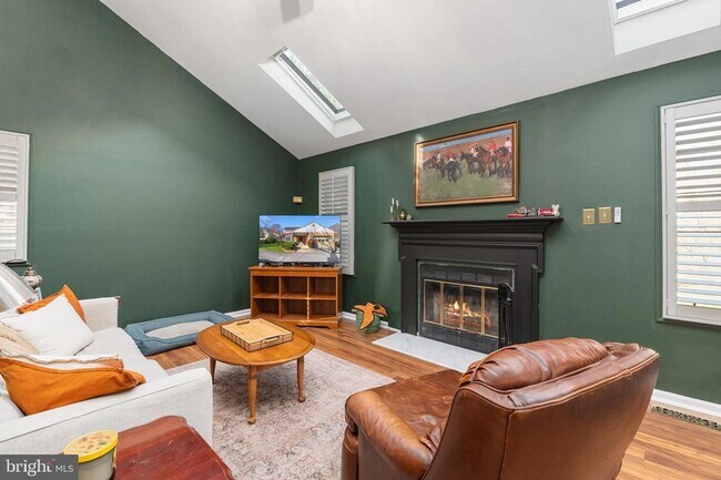 Foto del edificio - 4905 Colonel Addison Pl