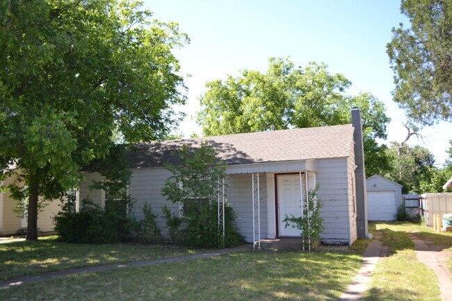 Building Photo - Pre-Leasing for Summer/Fall 2025 - Close t...