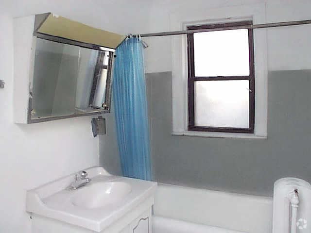 First Bathroom - 1164 N Dearborn