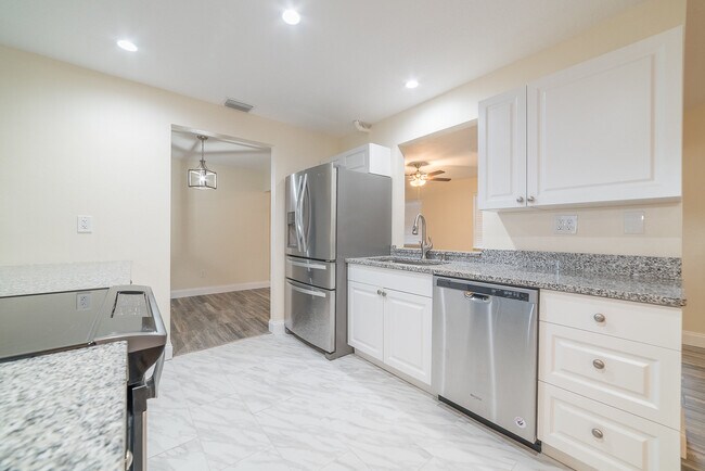 Foto del edificio - 785 Hawser St NE