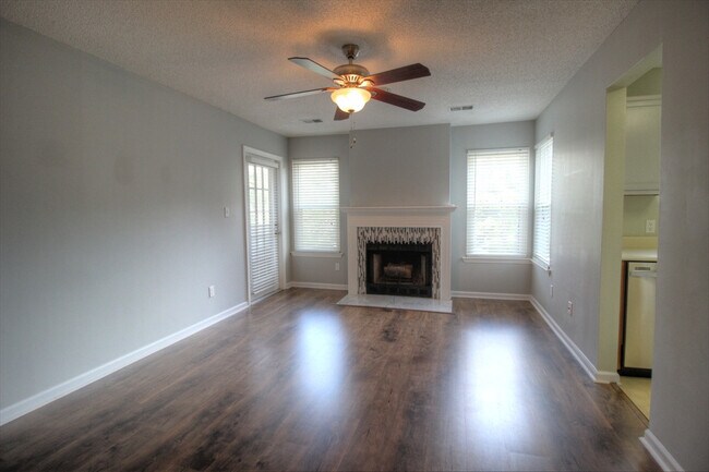 Foto del edificio - Nice 1 bedroom 2nd floor condo in SW Durham!