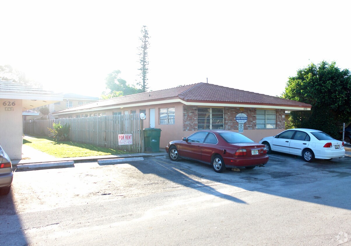 Building Photo - 620 NE 4th Ave