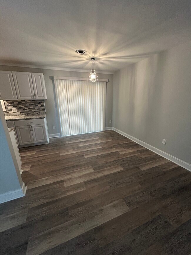 Building Photo - 4764 Longview Dr