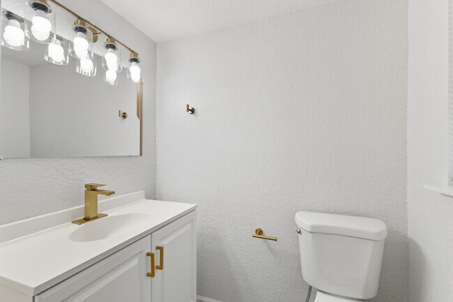 Foto del edificio - 8524 Dandy Ave