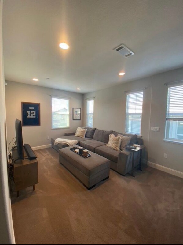 Foto del edificio - 2877 Rio Seco Dr