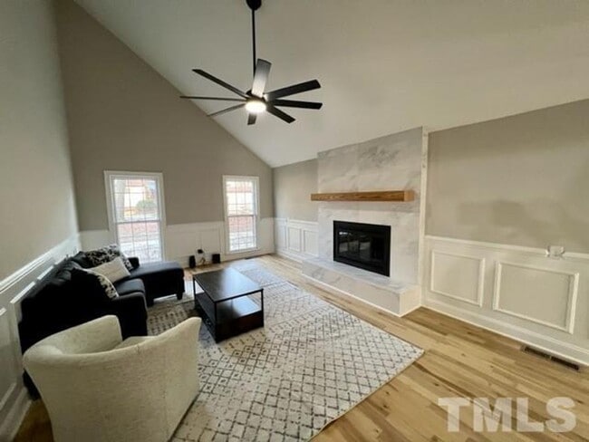 Building Photo - 1212 Country Ct