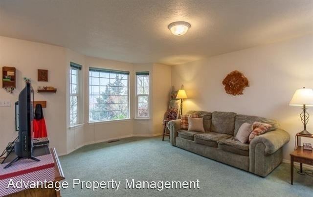 Building Photo - 3 br, 2 bath House - 3122 30th SE