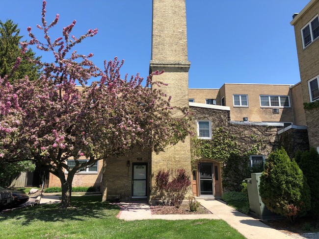 Building Photo - Riverfront Apartments