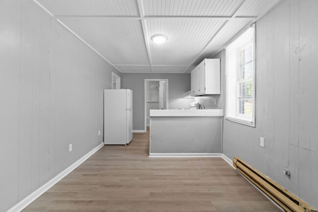 Building Photo - 427 Circle Dr