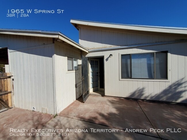 Building Photo - Grant & Silverbell Rd 3/1.5 with A/C