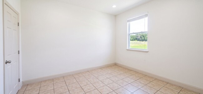 Building Photo - 208 3rd Ave