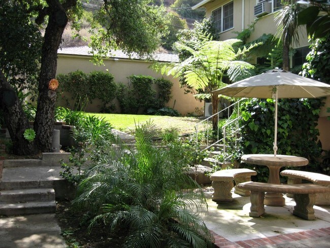 Building Photo - 1100 N Verdugo Rd