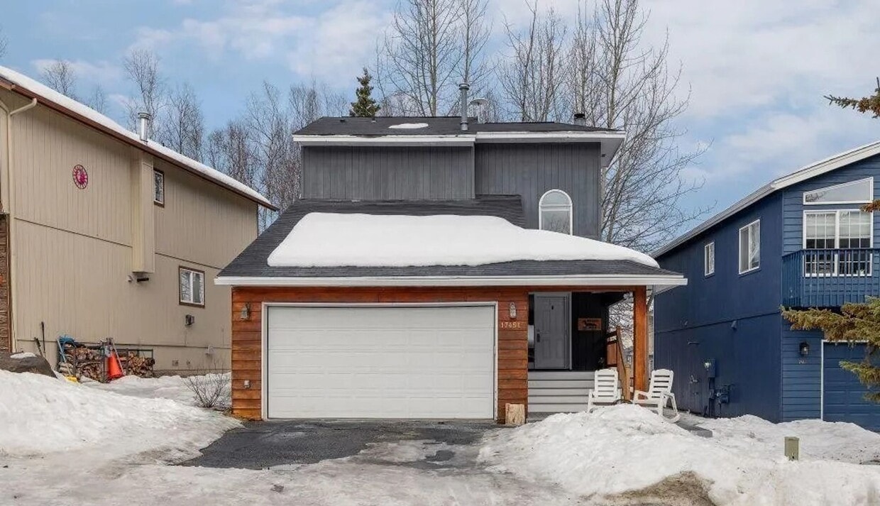 Primary Photo - Cozy 3 Bedroom, 2.5 Bath Home in Eagle River