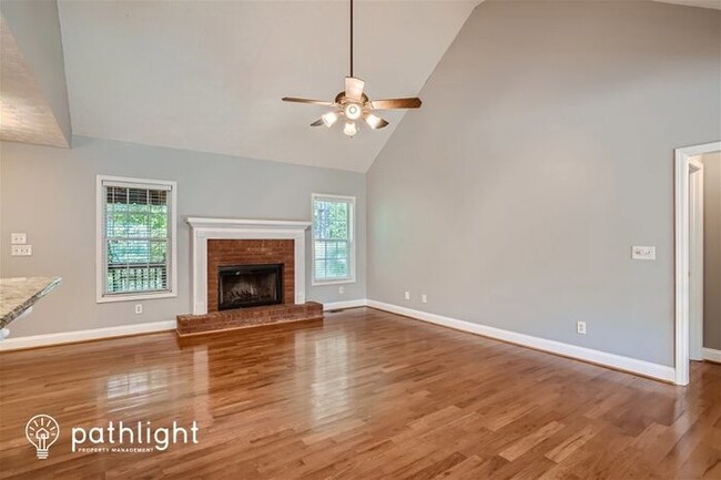 Foto del edificio - 429 Enclave Drive, Powder Springs, GA, 30127