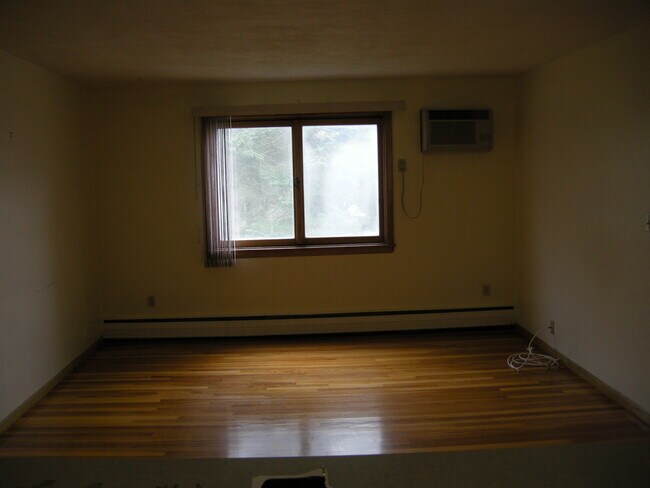 Foto del edificio - 76 Lionel Ave