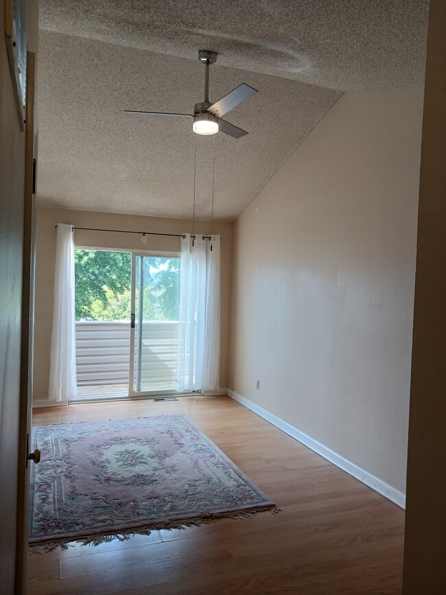 Building Photo - 1346 Bradley Dr