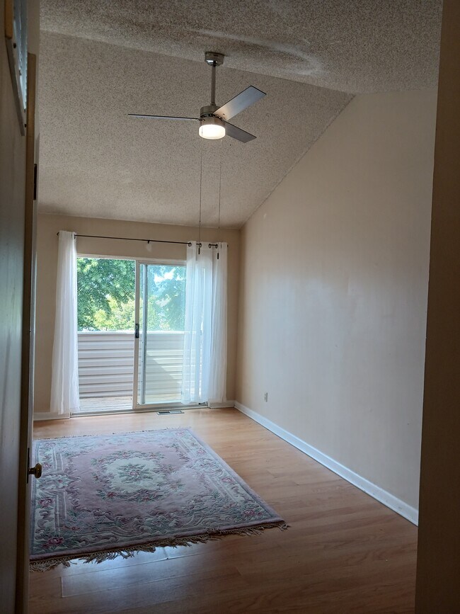 Foto del edificio - 1346 Bradley Dr
