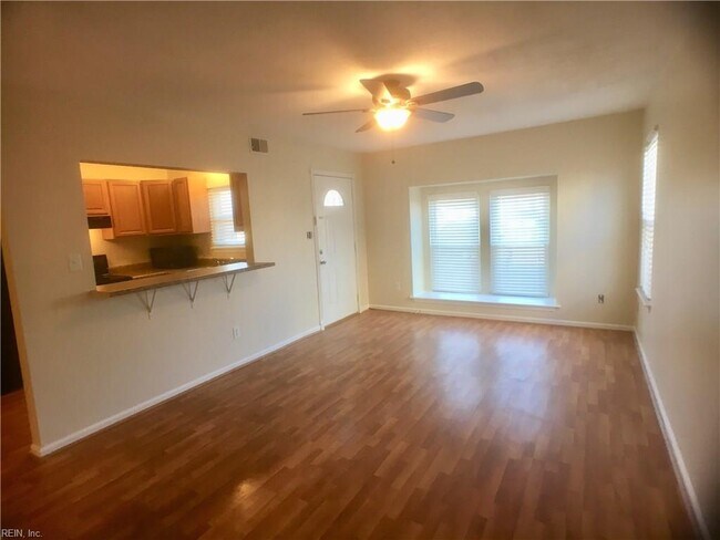 Foto del edificio - 715 Wolftrap Ln