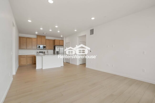 Building Photo - 6153 N Ceylon St