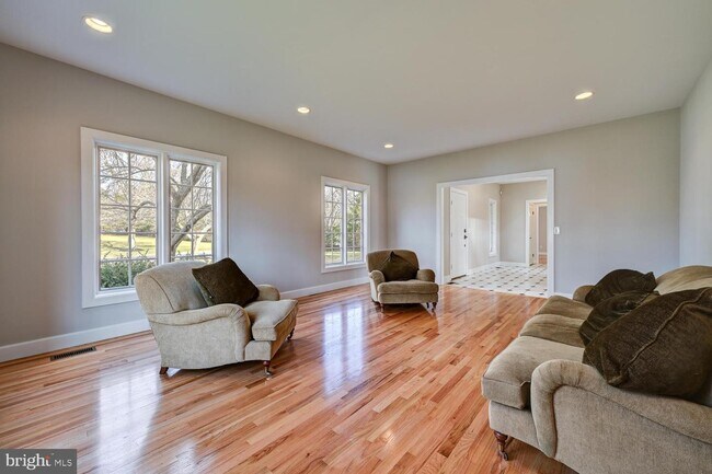 Building Photo - 15 Scottsdale Ct