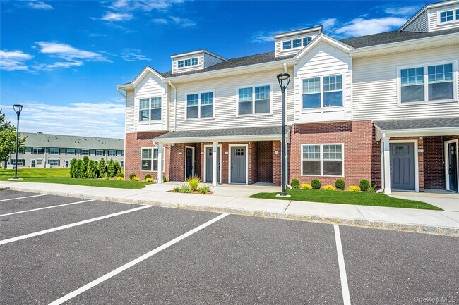Building Photo - 725 Eastview Dr