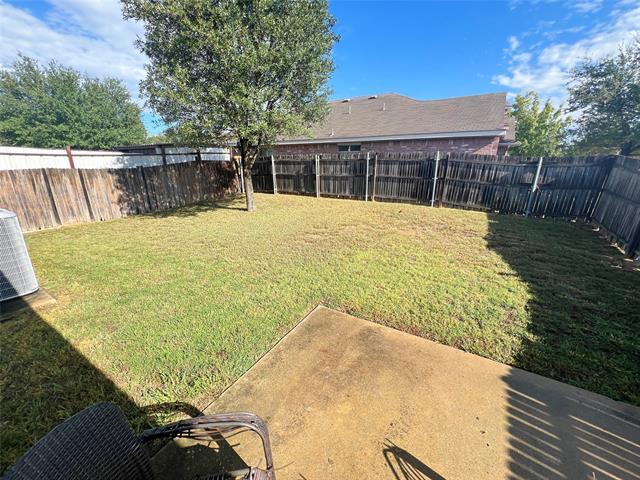 Building Photo - 1923 Pin Oak Ln