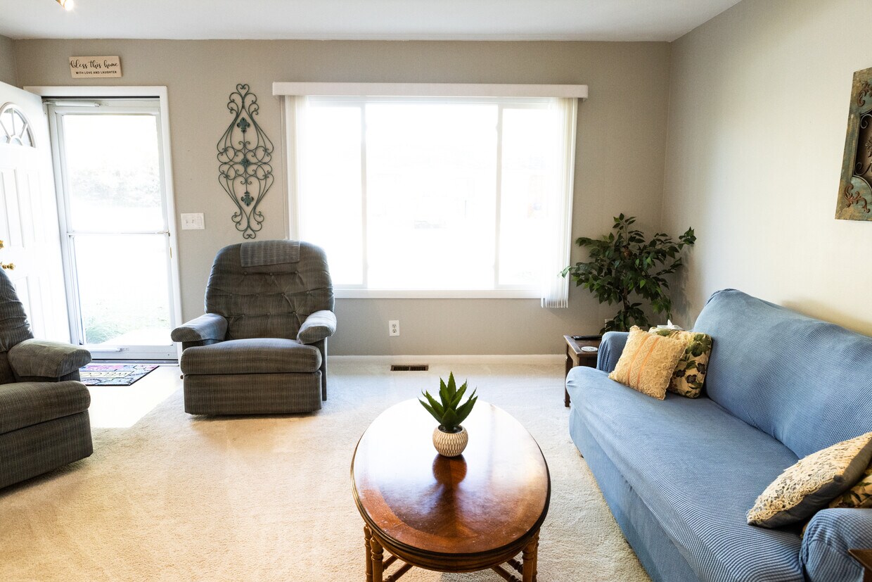 Living room - 9617 Deneen Dr