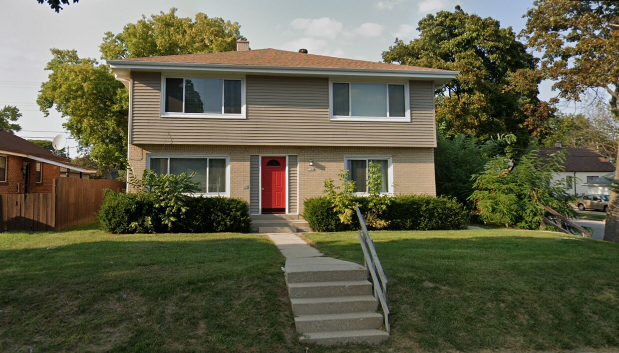 Primary Photo - 7100 W. Hampton Ave.