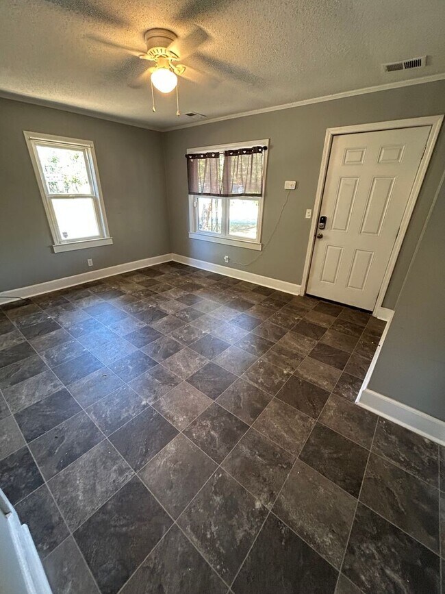 Foto del edificio - Coming Soon!