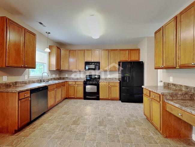 Building Photo - 811 Cedar Creek Dr