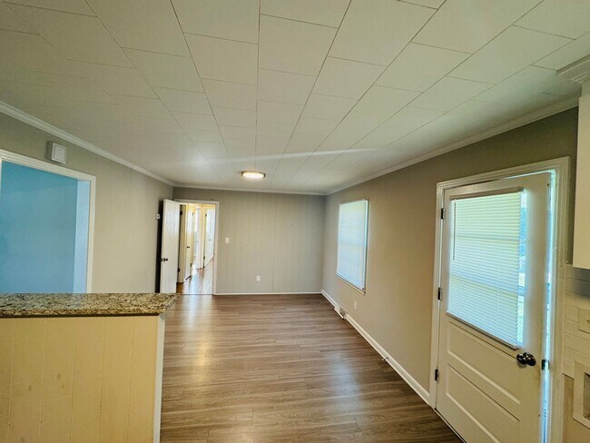 Foto del edificio - 799 Sunderland Rd SW