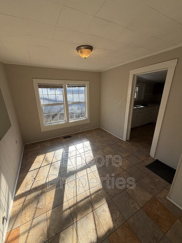 Photo - 1209 N Hyde Park Ave Apartment