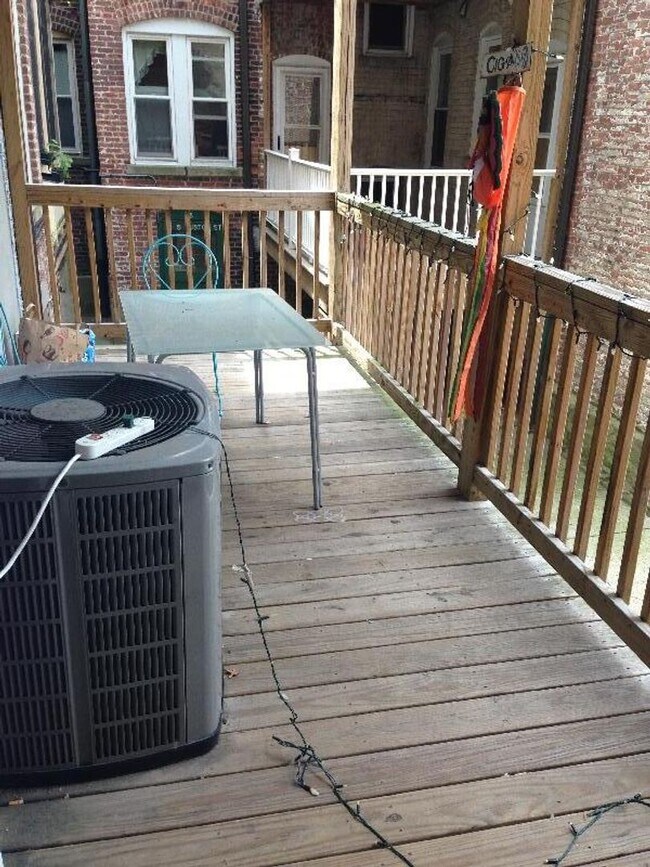 Building Photo - Amazing BU 4 Bed available 9/1