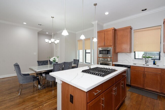 Building Photo - 1205 Detering St