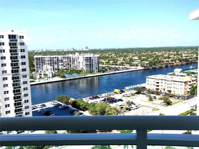 Foto del edificio - 3001 S Ocean Dr