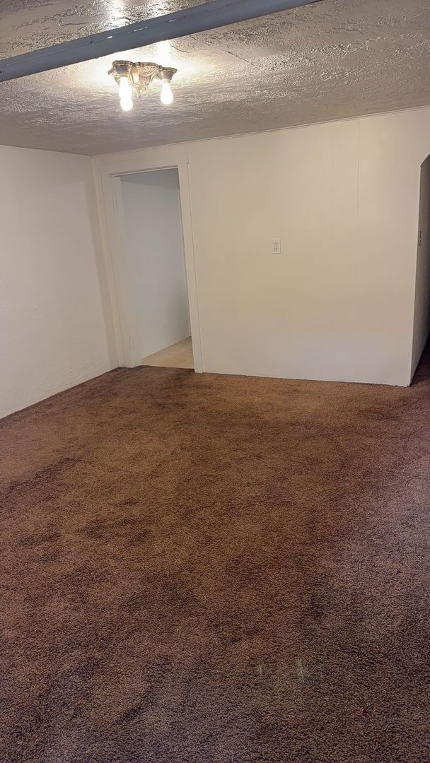 Building Photo - 480 E 400 N