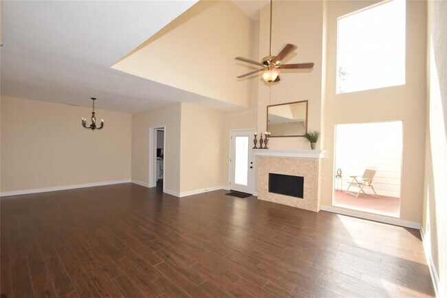Foto del edificio - 15105 Kimberley Ct
