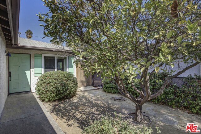 Foto del edificio - 2433 Riverdale Ave