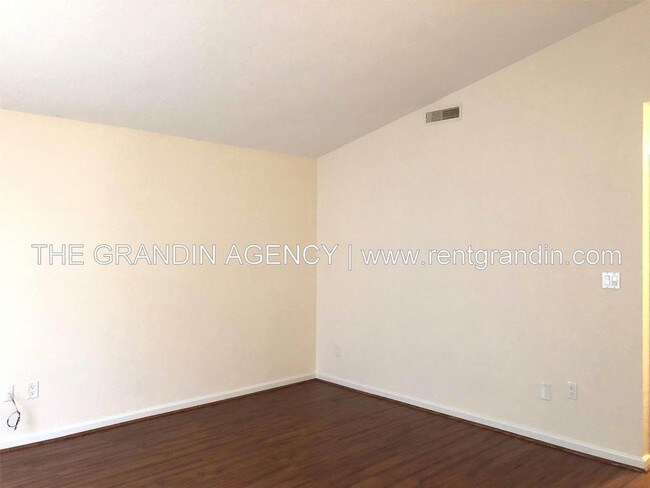 Foto del edificio - 936 Kyle Ave NE