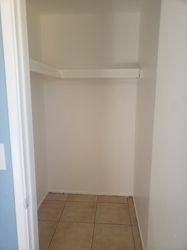 Building Photo - 3560 N Tucson Blvd