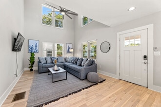 Building Photo - 201 Clay St SE