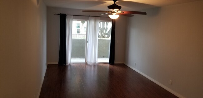Building Photo - 380 E Surfside Dr