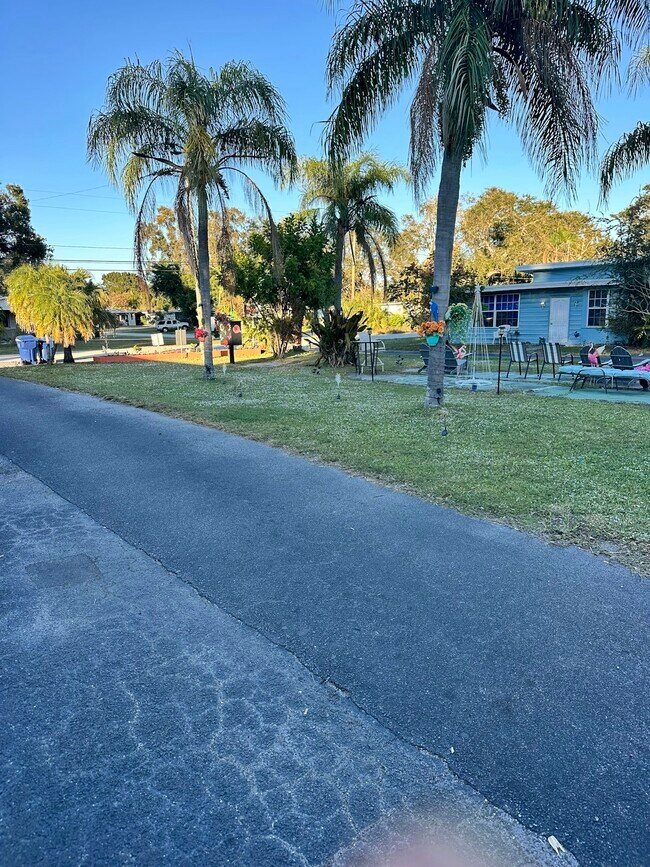 Foto del edificio - 10464 106th Ave N