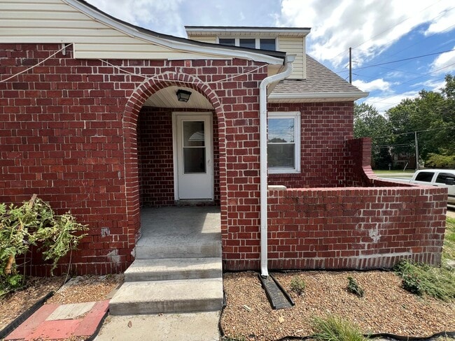 Building Photo - Cozy 2-Bedroom Duplex Minutes from Independence Square