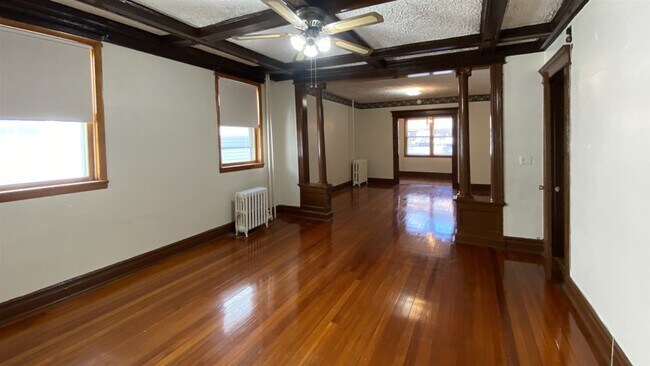 Foto del edificio - 221 Columbia Ave
