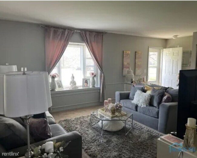 Building Photo - 3 br, 1.5 bath Duplex - 5843 Cresthaven La...